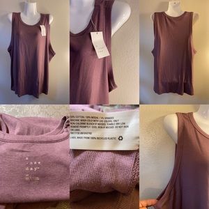 TOP Woman NWT Dark Purple color size 4XL
